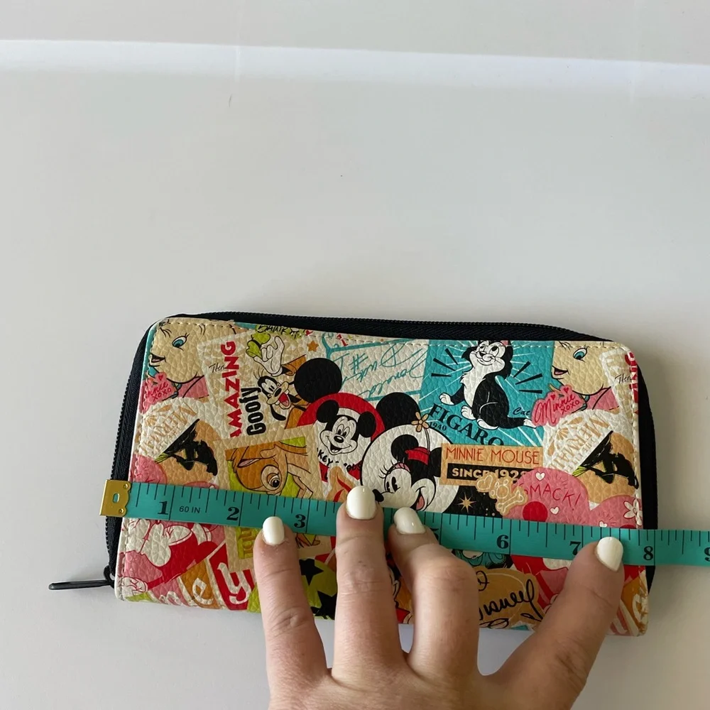 Disney Park‎ Authentic Character Wallet.